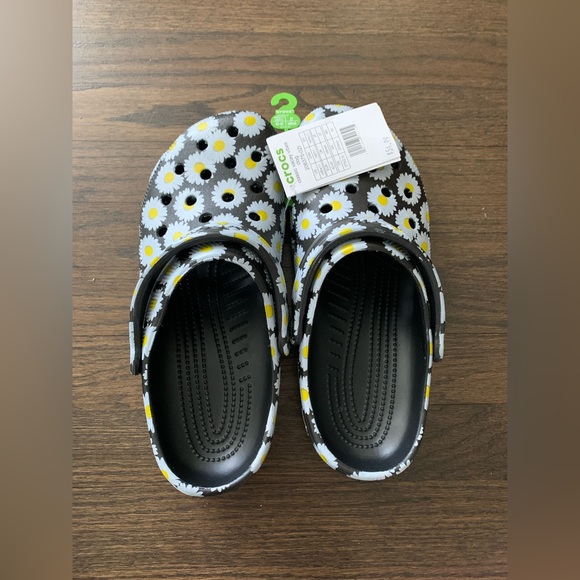 Crocs Classic Vacay Vibes Clog in Daisy 🌼 Print - Picture 4 of 7